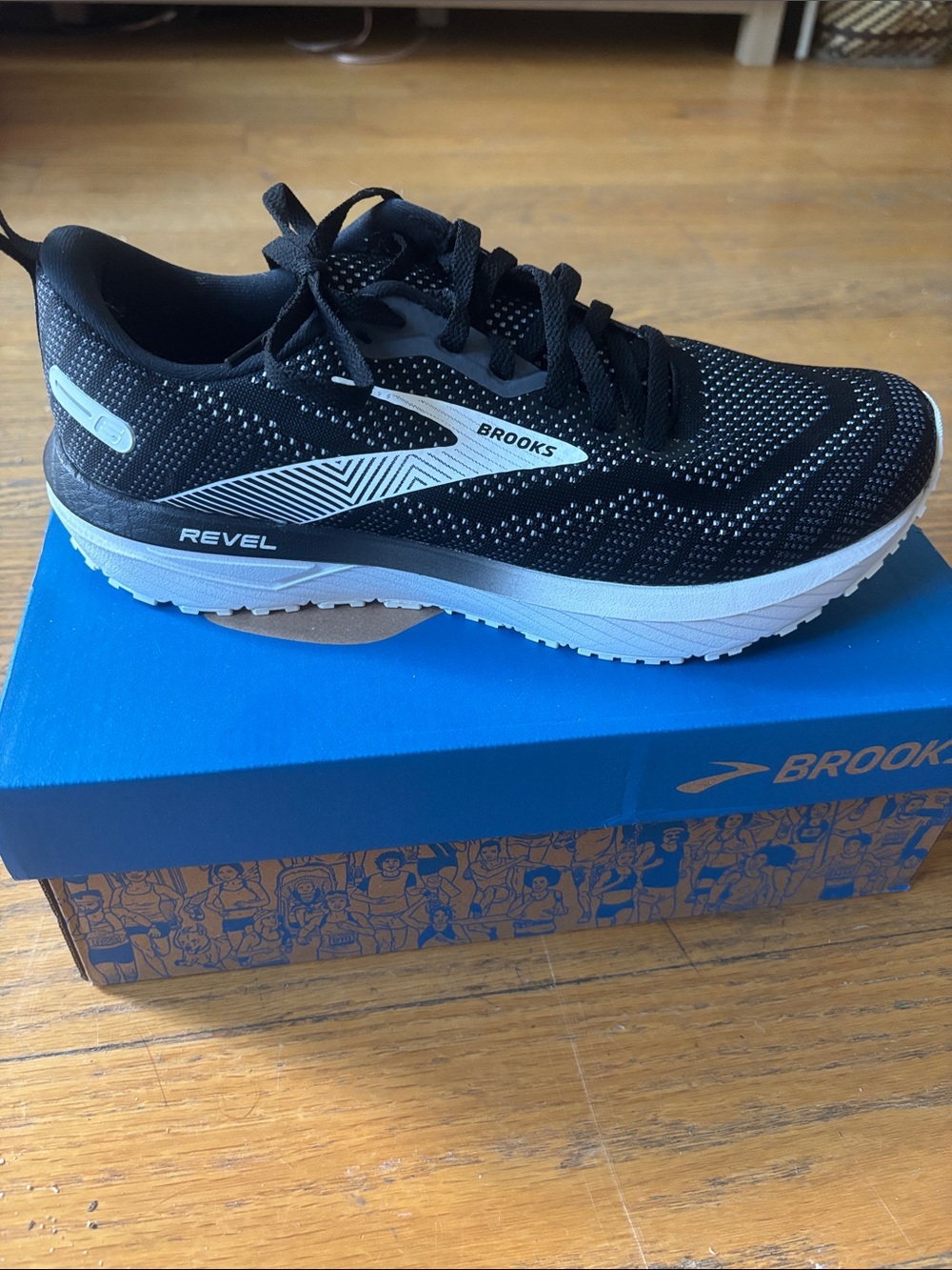 NIB •Brooks men’s Revel 6 Neutral Running Shoe Size: 8.5